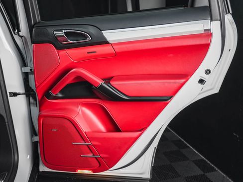 Used 2015 Porsche Cayenne Turbo image 55