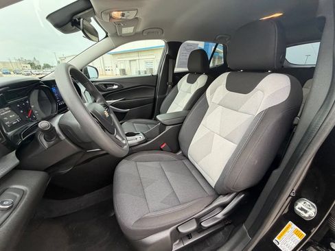 Used 2026 Chevrolet Trax LS FWD image 11