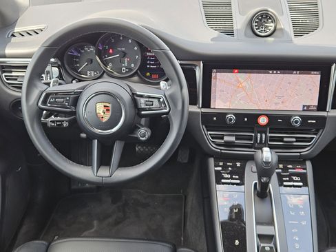 Certified 2026 Porsche Macan image 25