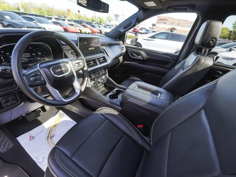 Used 2024 GMC Yukon SLT w/ SLT Luxury Package AWD/4WD image 16