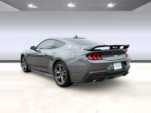 Used 2025 Ford Mustang Coupe RWD image 3