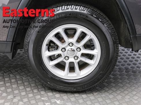 Used 2020 Jeep Grand Cherokee Laredo AWD/4WD image 7