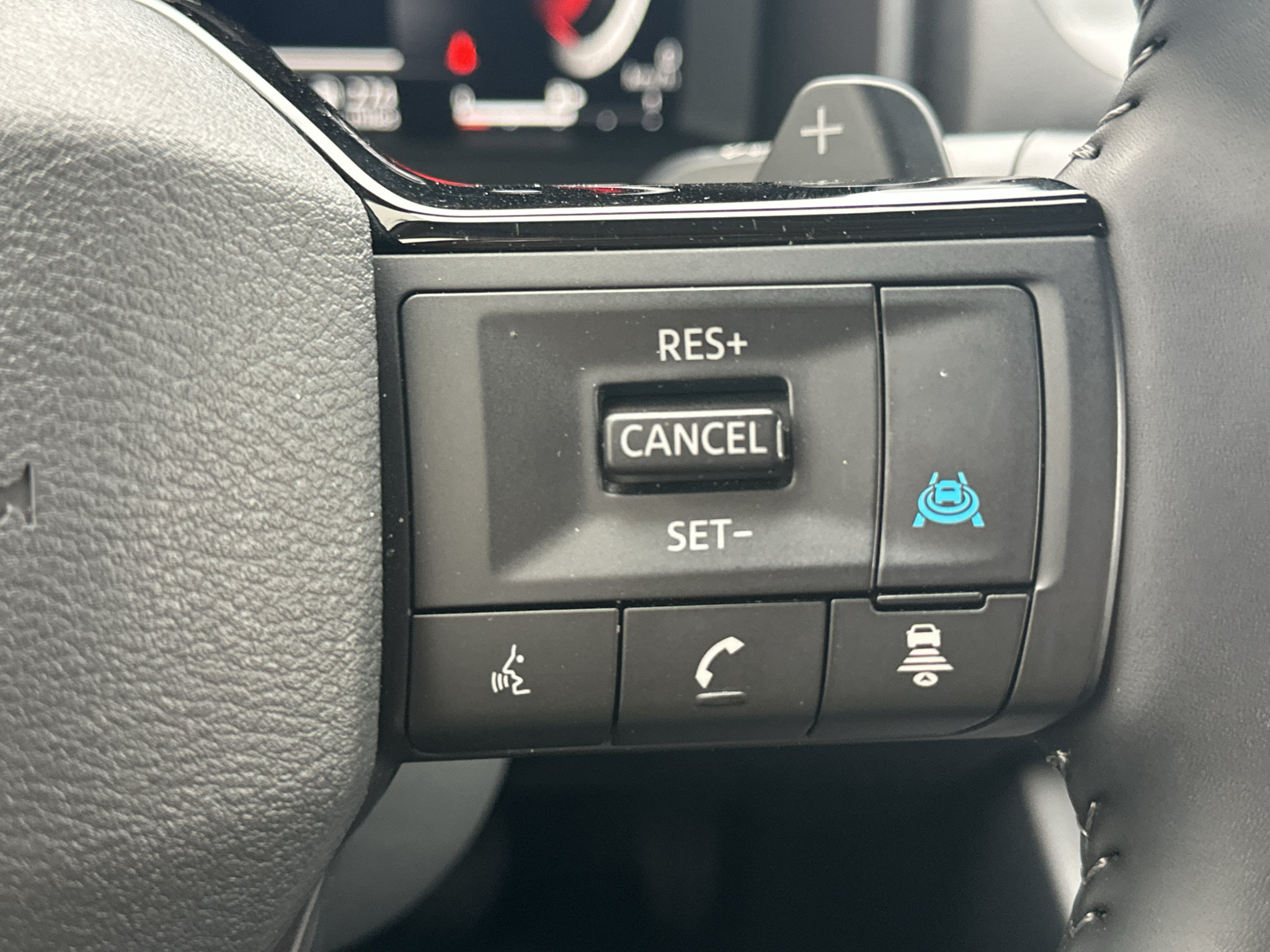 Used 2025 Nissan Rogue SL AWD/4WD image 10