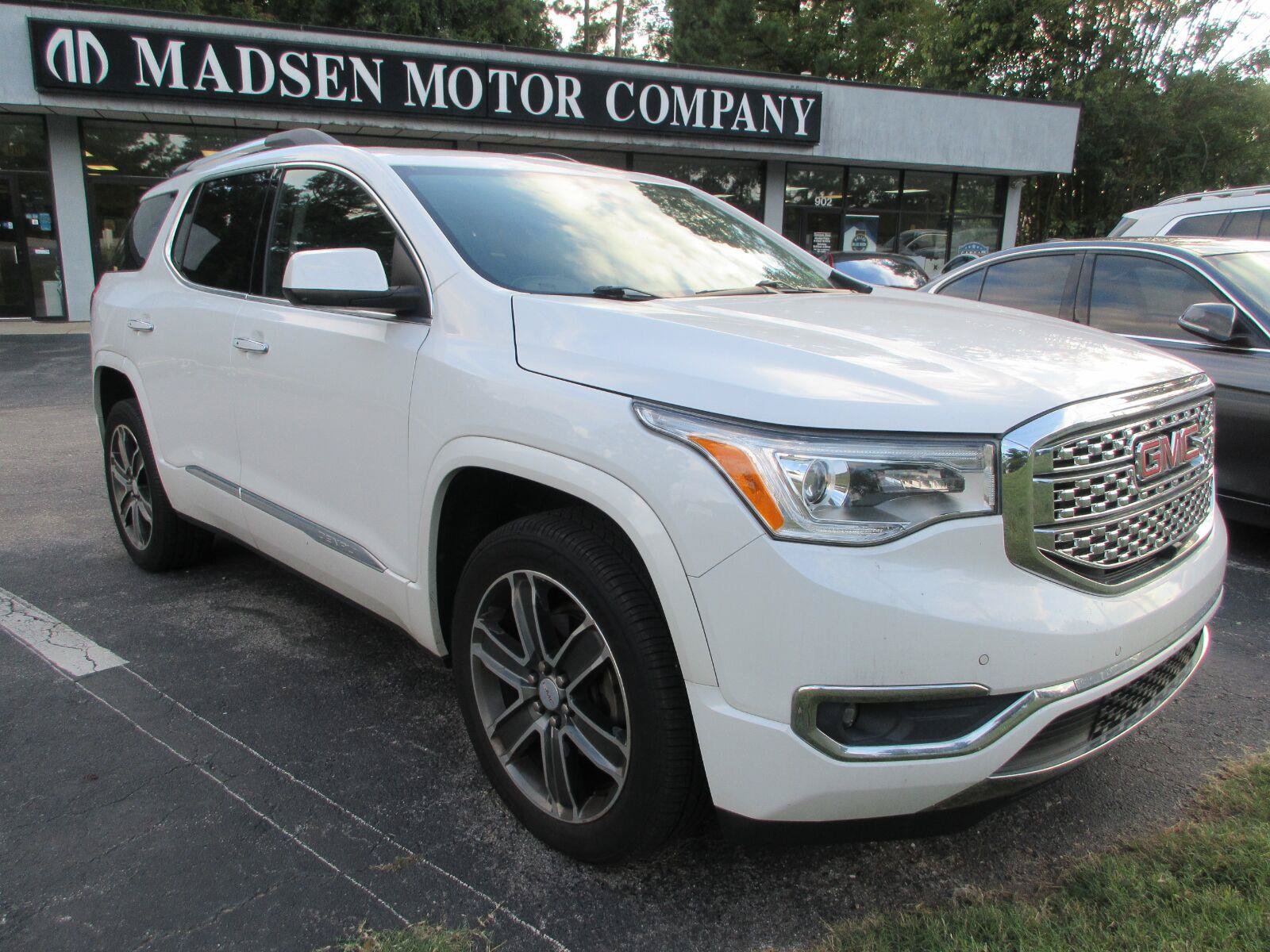 Used 2019 GMC Acadia Denali w/ Technology Package AWD/4WD image 2
