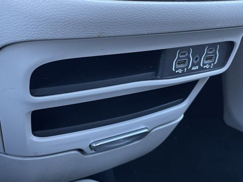 Used 2021 Chrysler Pacifica Touring-L image 20