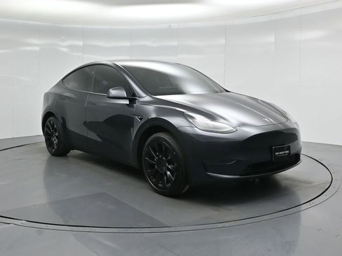 Used 2024 Tesla Model Y Long Range image 52