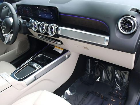 New 2026 Mercedes-Benz GLB 250 image 33