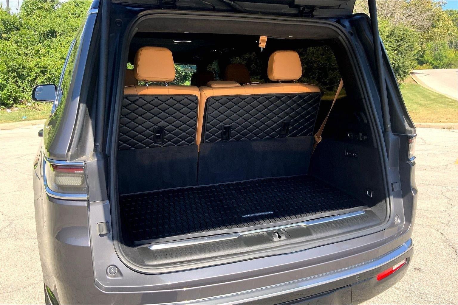 Used 2022 Jeep Grand Wagoneer Series III w/ Rear Seat Video Group 1 AWD/4WD image 4