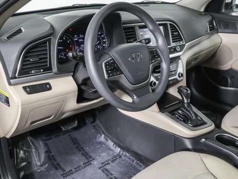 Used 2017 Hyundai Elantra SE image 5