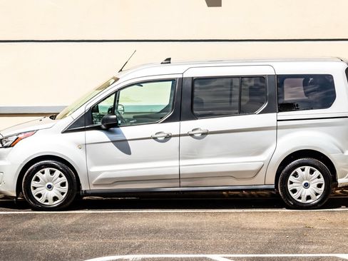 Used 2021 Ford Transit Connect XLT FWD image 4