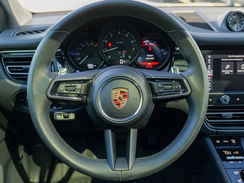 Used 2025 Porsche Macan AWD/4WD image 43