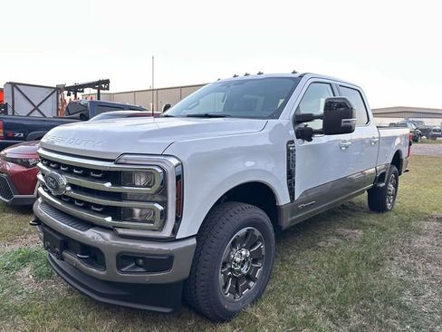 New 2026 Ford F250 King Ranch w/ FX4 Off-Road Package image 12