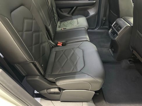 Used 2025 Volkswagen Atlas SE AWD/4WD image 53