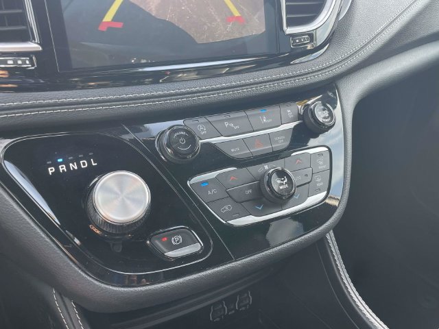 Used 2025 Chrysler Pacifica Limited FWD image 29