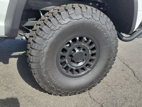 Used 2025 RAM 2500 Laramie AWD/4WD image 38