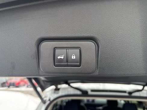 Certified 2025 Nissan Rogue SV image 17