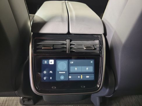 Used 2024 Rivian R1S Adventure AWD/4WD image 30