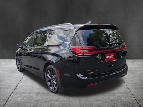 New 2026 Chrysler Pacifica Select image 6