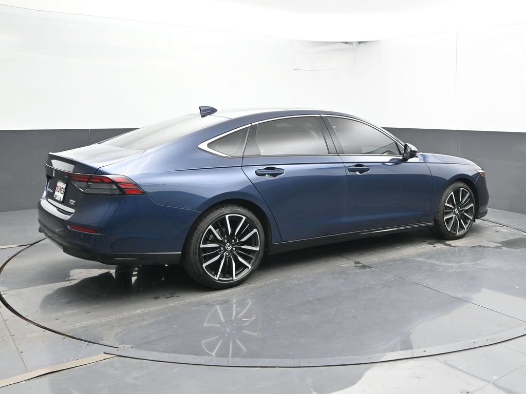 Used 2025 Honda Accord Touring image 2
