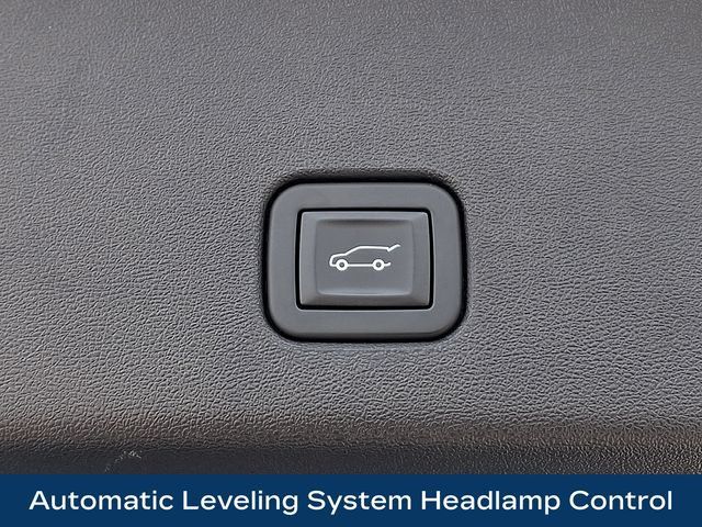 Used 2025 Cadillac Optiq Luxury 2 w/ LPO, Floor Liner Package AWD/4WD image 32
