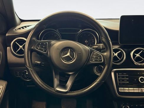 Used 2018 Mercedes-Benz GLA 250 4MATIC w/ Premium Package image 14