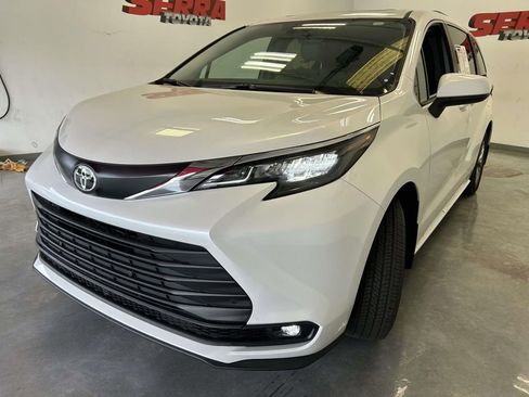 Used 2026 Toyota Sienna XLE FWD image 7