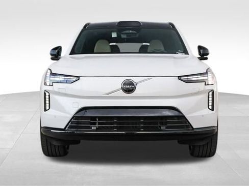 New 2025 Volvo EX90 Plus image 2
