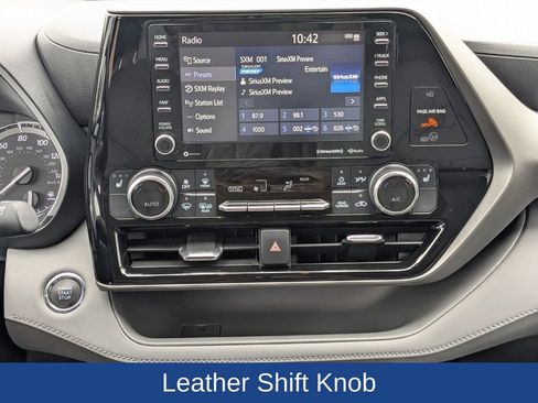 Used 2022 Toyota Highlander XLE image 22