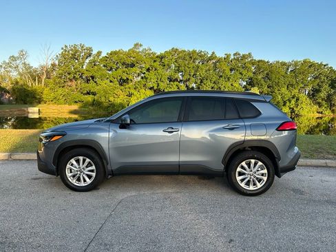 Used 2024 Toyota Corolla Cross LE w/ Moonroof Package image 2