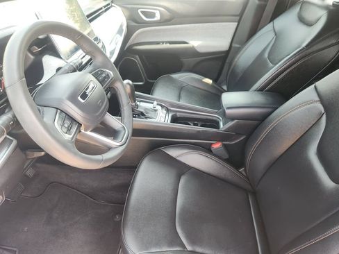 Used 2024 Jeep Compass Latitude AWD/4WD image 14