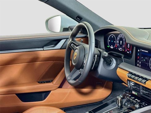 Used 2025 Porsche 911 Carrera RWD image 30