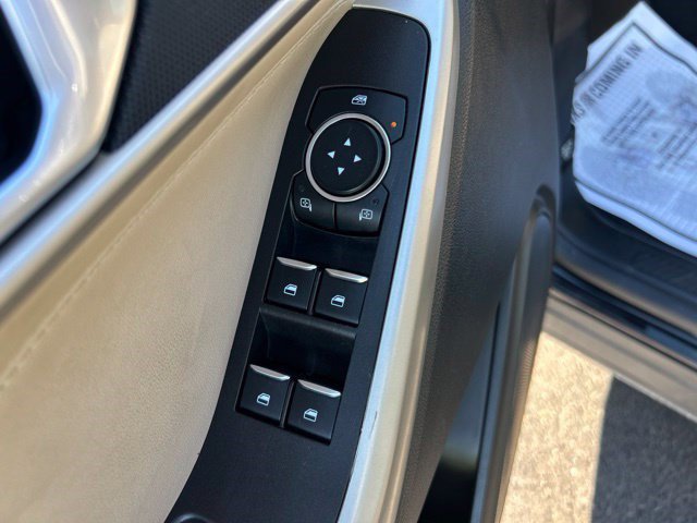 Used 2023 Ford Explorer XLT AWD/4WD image 12