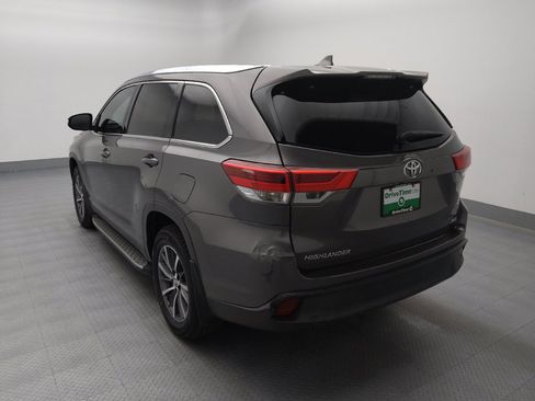Used 2019 Toyota Highlander XLE FWD image 5