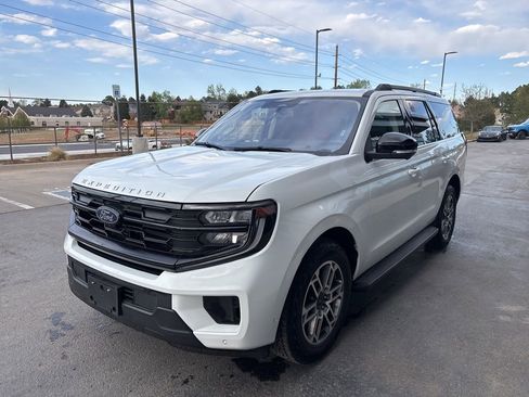 Used 2025 Ford Expedition Active image 2