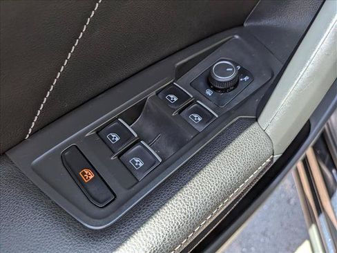 Used 2023 Volkswagen Tiguan SE AWD/4WD image 26