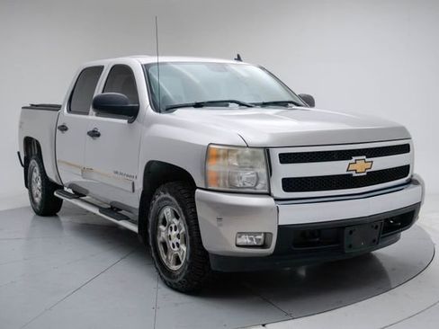 Used 2007 Chevrolet Silverado 1500 LT w/ 1LT Convenience Package AWD/4WD image 9