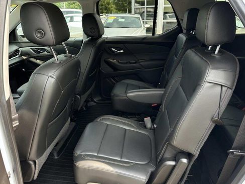 Used 2020 Chevrolet Traverse LT w/ Driver Confidence II Package image 13