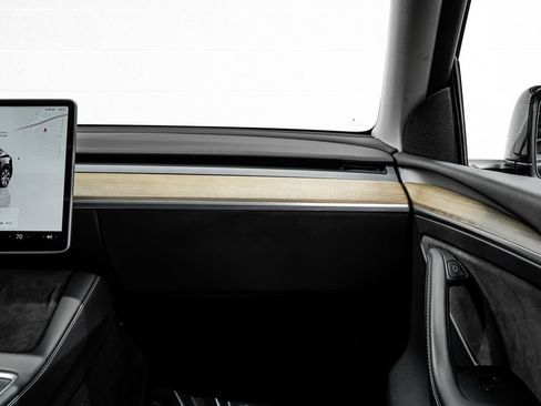 Used 2023 Tesla Model Y Long Range image 28