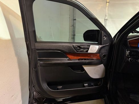 Used 2020 Lincoln Navigator Reserve w/ Equipment Group 208A Reserve AWD/4WD image 9