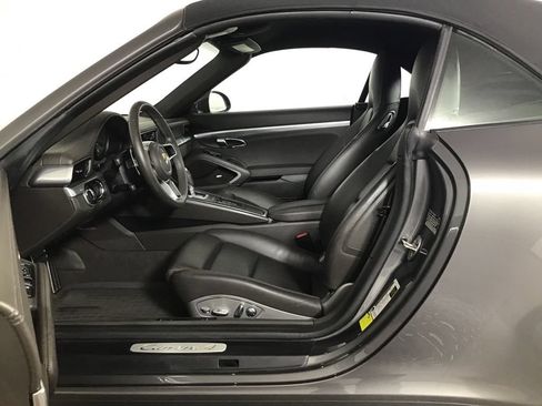 Certified 2017 Porsche 911 Carrera 4 AWD/4WD image 5