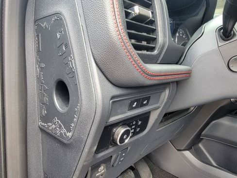 Used 2024 Ford Expedition Limited AWD/4WD image 12