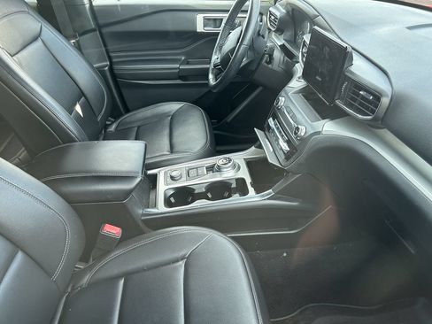 Used 2020 Ford Explorer XLT w/ Equipment Group 202A AWD/4WD image 10