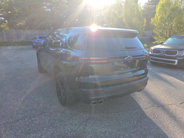 Used 2024 Chevrolet Traverse LS w/ Midnight/Sport Edition FWD image 7