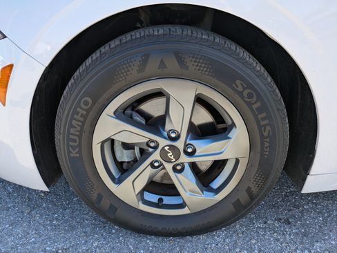 Used 2022 Kia K5 LXS image 11