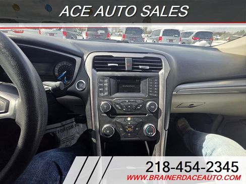 Used 2017 Ford Fusion SE image 14