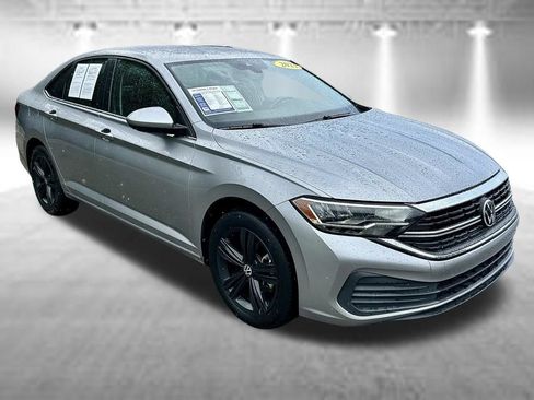 Used 2023 Volkswagen Jetta SE w/ Black Wheel Package FWD image 3