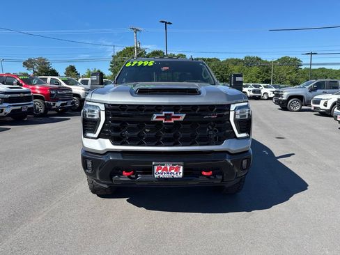Used 2024 Chevrolet Silverado 2500 ZR2 w/ Technology Package AWD/4WD image 10