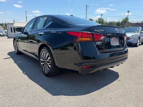 Used 2024 Nissan Altima 2.5 SV FWD image 13