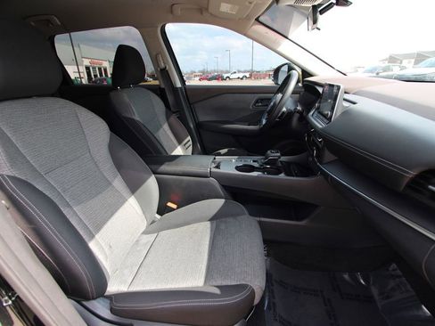 Used 2022 Nissan Rogue S image 8