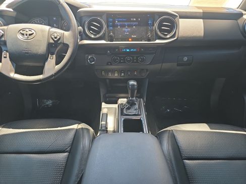 Used 2019 Toyota Tacoma TRD Sport w/ TRD Premium Sport Package RWD image 12